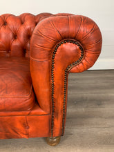 Afbeelding in Gallery-weergave laden, Chesterfield fauteuil