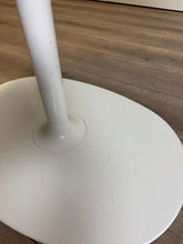 Afbeelding in Gallery-weergave laden, Arper dizzie Eettafel