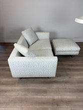 Afbeelding in Gallery-weergave laden, Moooi Boutique Bank met Poof