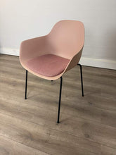 Afbeelding in Gallery-weergave laden, Pola Round Crassevig Chair