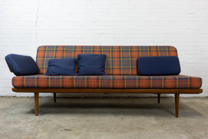 Minerva Daybed