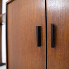 Afbeelding in Gallery-weergave laden, italiaans Teakhouten losstaande wandkast midcentury