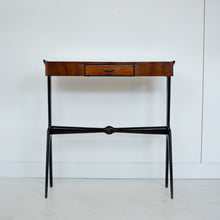 Afbeelding in Gallery-weergave laden, Side table van Rozen hout