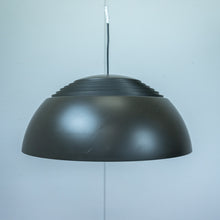 Afbeelding in Gallery-weergave laden, Royal hang lamp door Arne Jacobsen voor Louis Poulsen