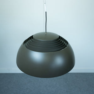 Royal hang lamp door Arne Jacobsen voor Louis Poulsen