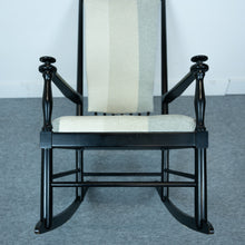 Afbeelding in Gallery-weergave laden, Zweedse gelakte eiken Isabella schommelstoel van Adolfsson