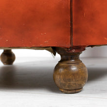 Afbeelding in Gallery-weergave laden, Twee Italiaanse rode Chesterfield fauteuils