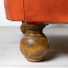 Afbeelding in Gallery-weergave laden, Twee Italiaanse rode Chesterfield fauteuils